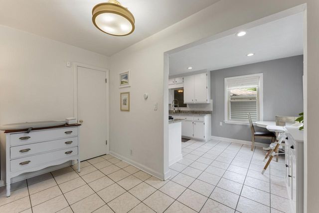 1090 W La Salle AVENUE, Glendale, WI 53209