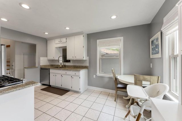 1090 W La Salle AVENUE, Glendale, WI 53209