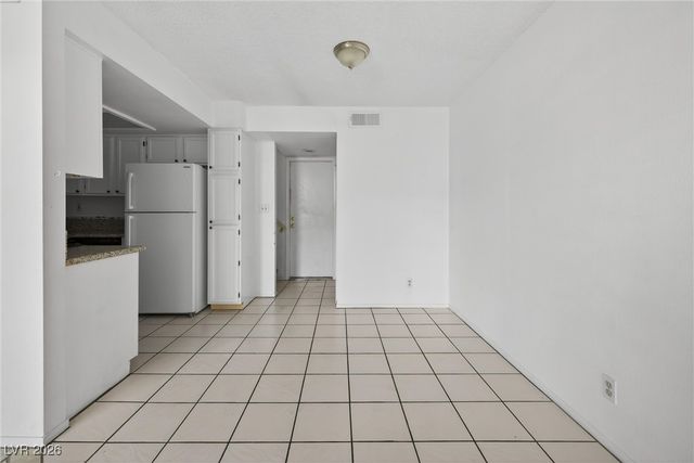 2430 Old Forge Lane 102, Las Vegas, NV 89121