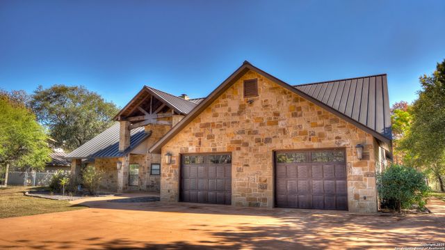 6454 N Us Highway 83, Leakey, TX 78873