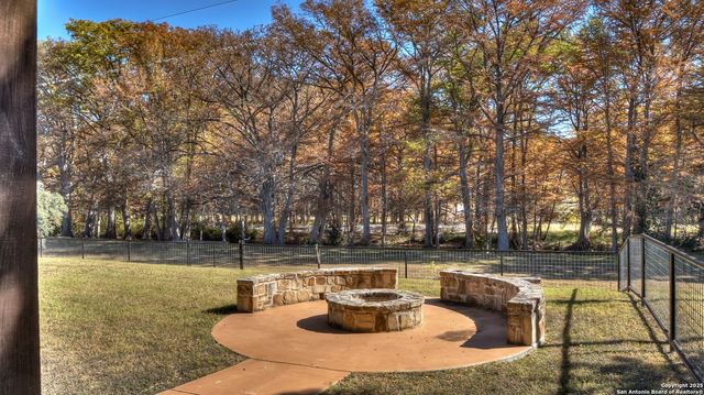 6454 N Us Highway 83, Leakey, TX 78873