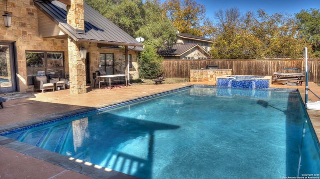 6454 N Us Highway 83, Leakey, TX 78873