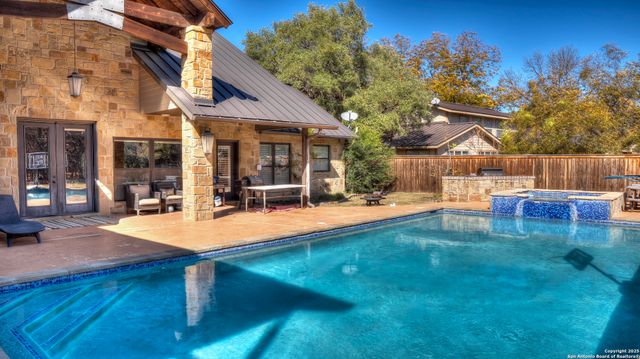 6454 N Us Highway 83, Leakey, TX 78873