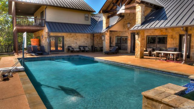 6454 N Us Highway 83, Leakey, TX 78873