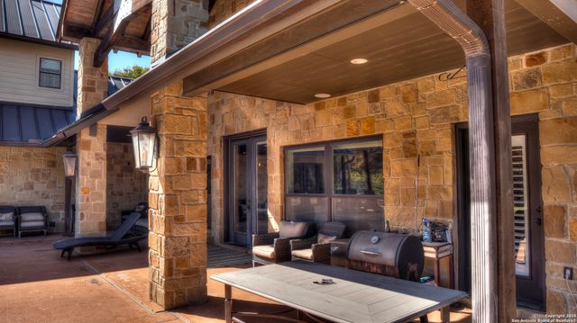 6454 N Us Highway 83, Leakey, TX 78873