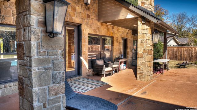 6454 N Us Highway 83, Leakey, TX 78873