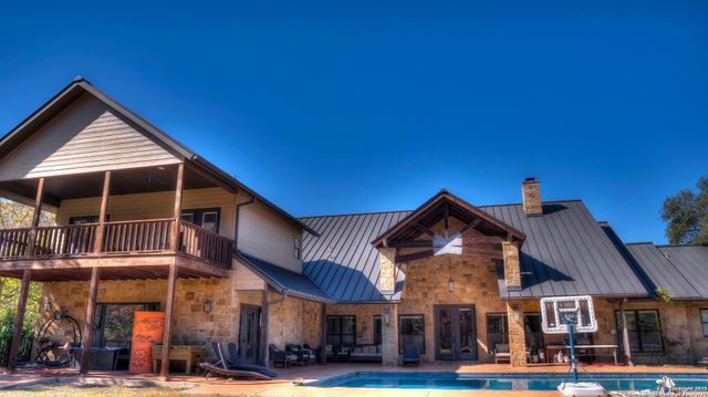 6454 N Us Highway 83, Leakey, TX 78873