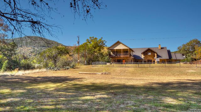 6454 N Us Highway 83, Leakey, TX 78873