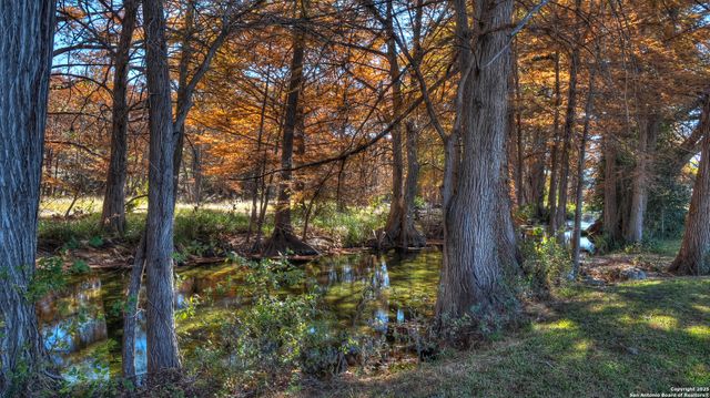 6454 N Us Highway 83, Leakey, TX 78873