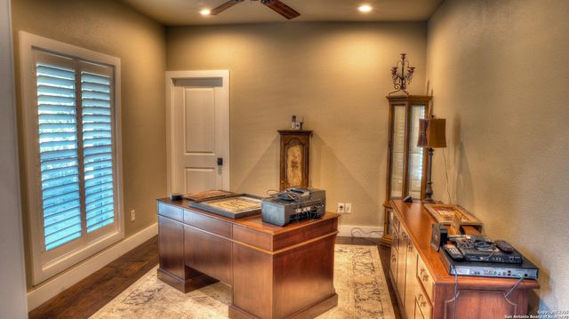 6454 N Us Highway 83, Leakey, TX 78873