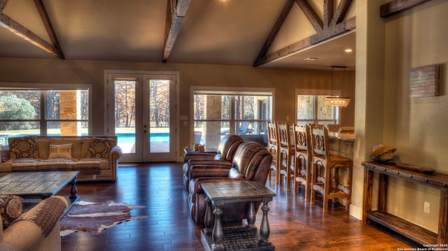 6454 N Us Highway 83, Leakey, TX 78873