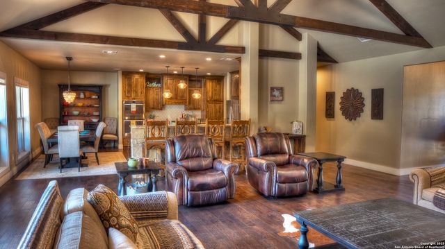 6454 N Us Highway 83, Leakey, TX 78873