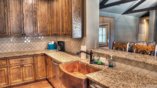 6454 N Us Highway 83, Leakey, TX 78873