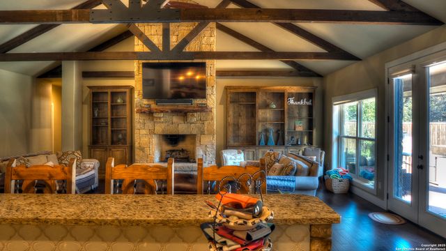 6454 N Us Highway 83, Leakey, TX 78873