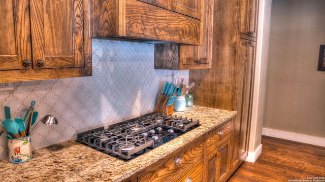 6454 N Us Highway 83, Leakey, TX 78873