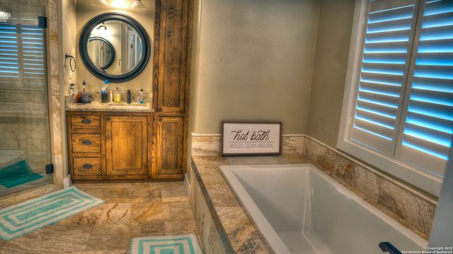 6454 N Us Highway 83, Leakey, TX 78873