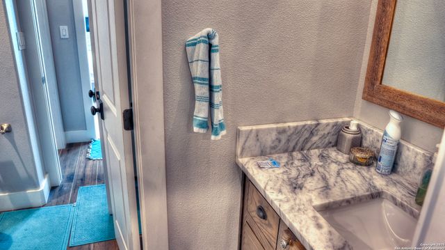 6454 N Us Highway 83, Leakey, TX 78873