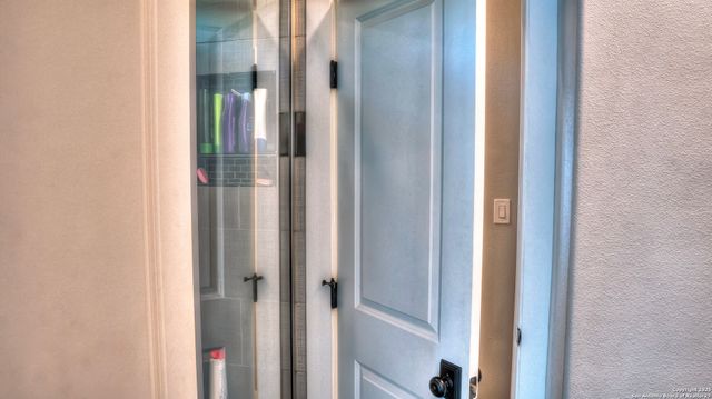 6454 N Us Highway 83, Leakey, TX 78873