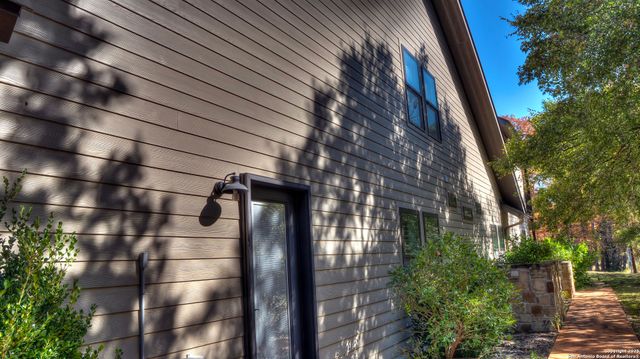 6454 N Us Highway 83, Leakey, TX 78873