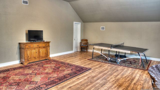 6454 N Us Highway 83, Leakey, TX 78873