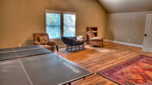 6454 N Us Highway 83, Leakey, TX 78873