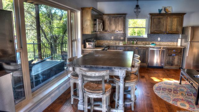 6454 N Us Highway 83, Leakey, TX 78873