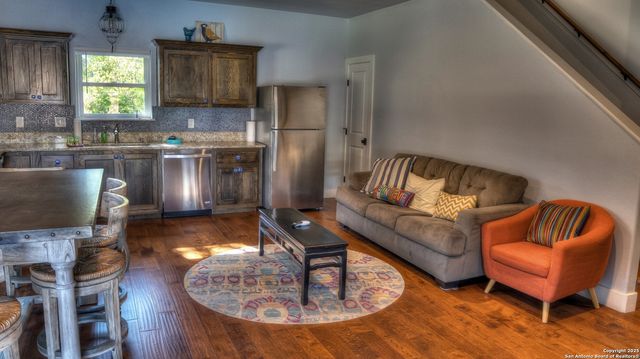 6454 N Us Highway 83, Leakey, TX 78873