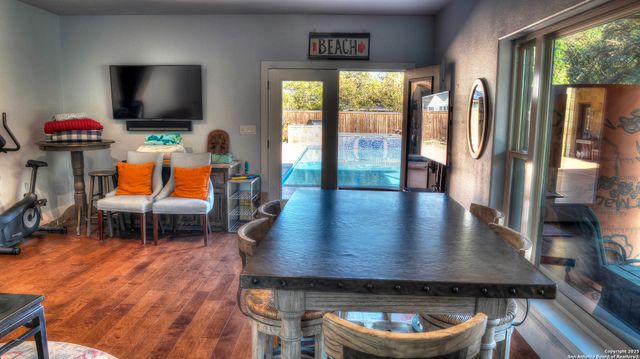 6454 N Us Highway 83, Leakey, TX 78873