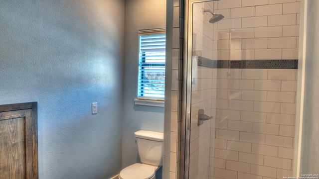 6454 N Us Highway 83, Leakey, TX 78873