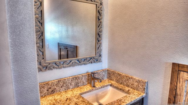 6454 N Us Highway 83, Leakey, TX 78873