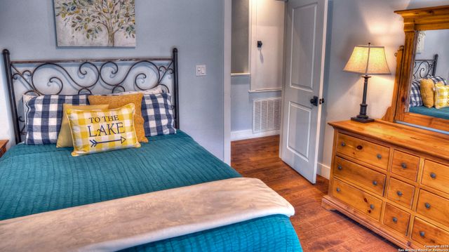 6454 N Us Highway 83, Leakey, TX 78873