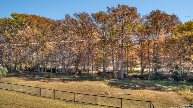 6454 N Us Highway 83, Leakey, TX 78873