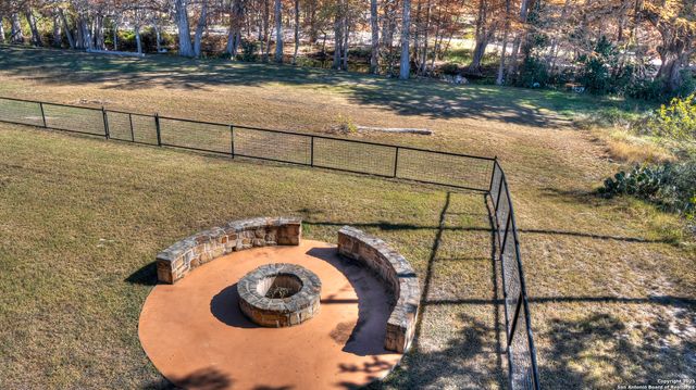 6454 N Us Highway 83, Leakey, TX 78873