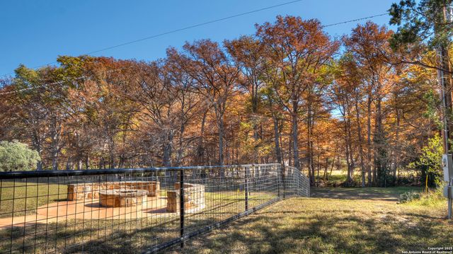 6454 N Us Highway 83, Leakey, TX 78873