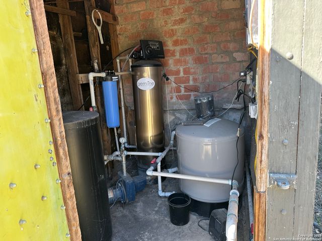 6454 N Us Highway 83, Leakey, TX 78873