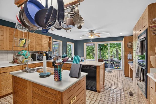 17 Whittakers Mill RD, Williamsburg, VA 23185