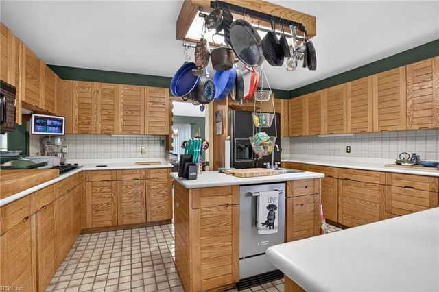 17 Whittakers Mill RD, Williamsburg, VA 23185
