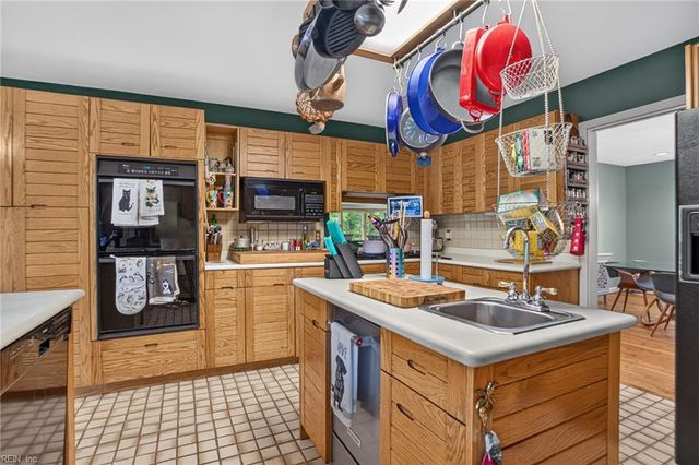 17 Whittakers Mill RD, Williamsburg, VA 23185