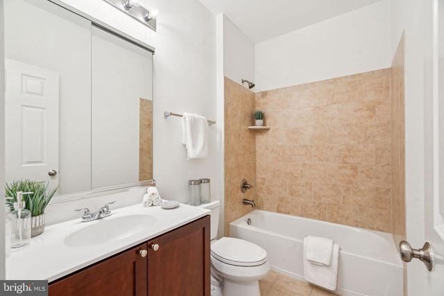 301 CAPTAINS WAY, Philadelphia, PA 19146