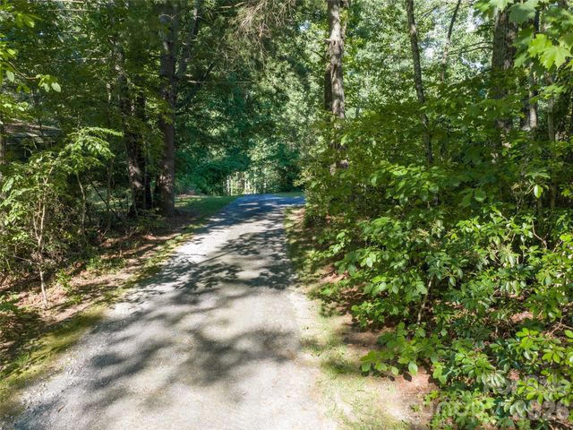 000 Mountain Laurel Lane, Fletcher, NC 28732