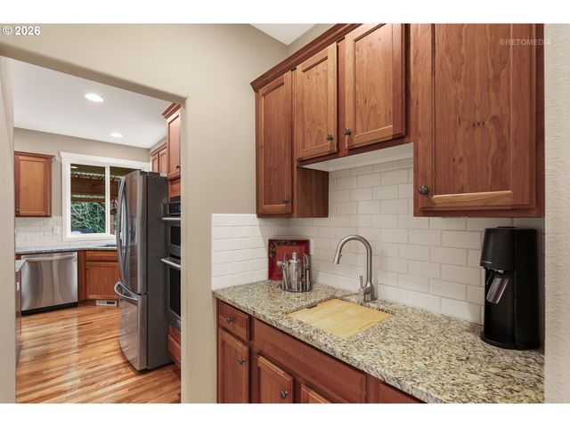 8995 Sw 176TH Ave, Beaverton, OR 97007