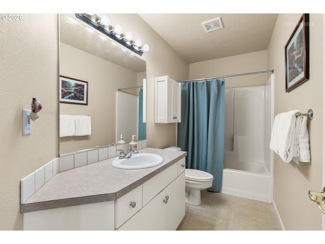 8995 Sw 176TH Ave, Beaverton, OR 97007