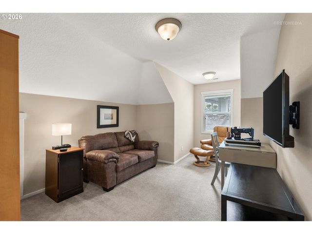 8995 Sw 176TH Ave, Beaverton, OR 97007