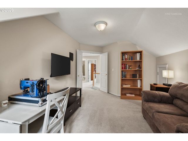 8995 Sw 176TH Ave, Beaverton, OR 97007