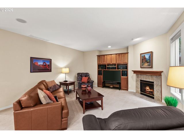 8995 Sw 176TH Ave, Beaverton, OR 97007