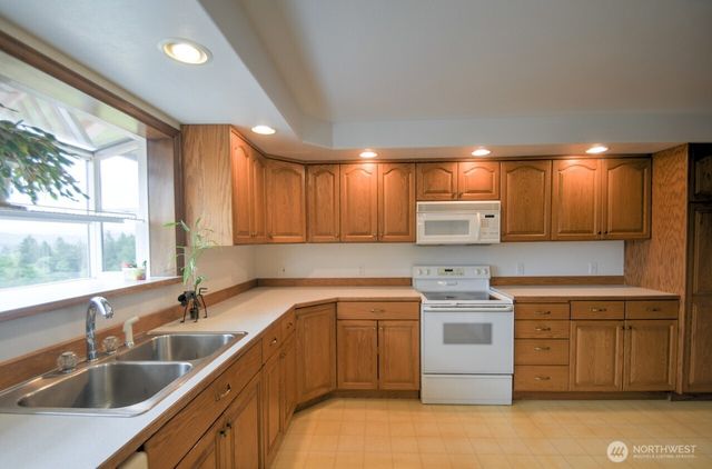 77 Rue Creek Road, Menlo, WA 98577