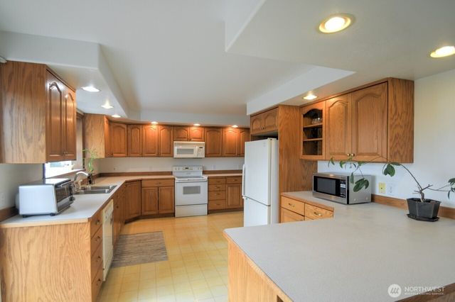 77 Rue Creek Road, Menlo, WA 98577