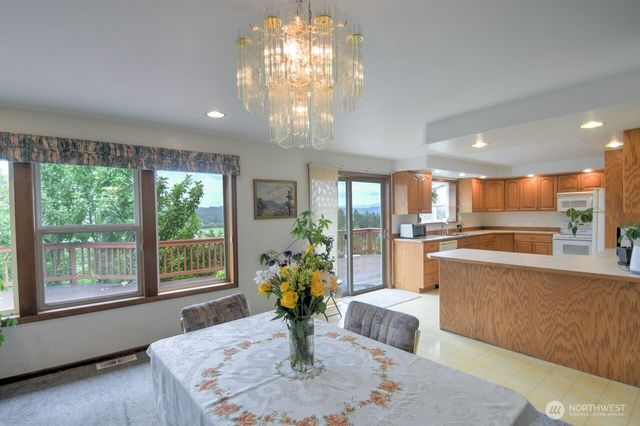 77 Rue Creek Road, Menlo, WA 98577