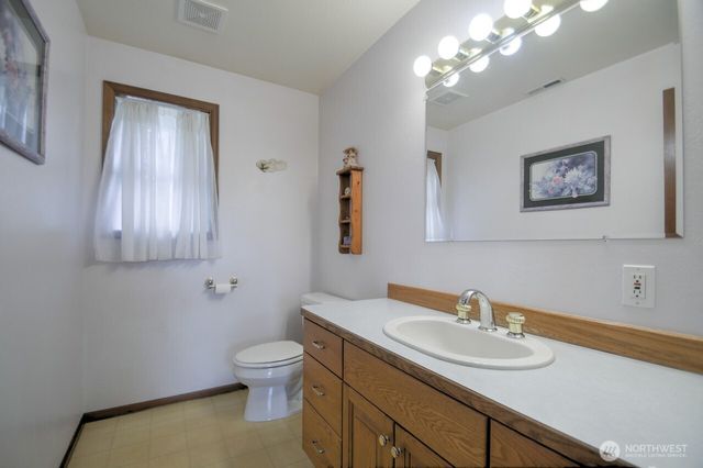 77 Rue Creek Road, Menlo, WA 98577