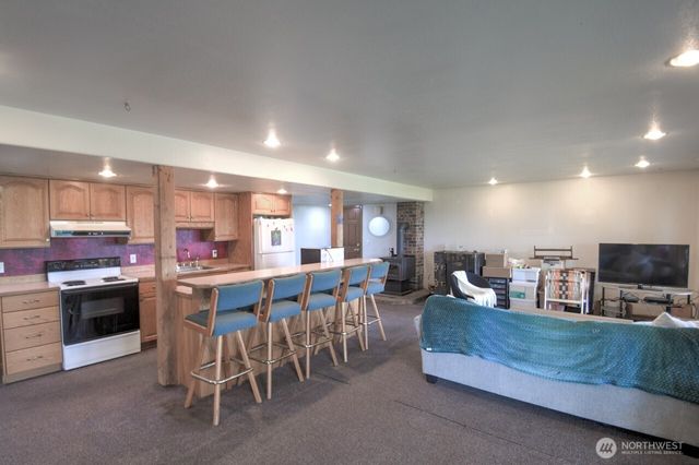 77 Rue Creek Road, Menlo, WA 98577